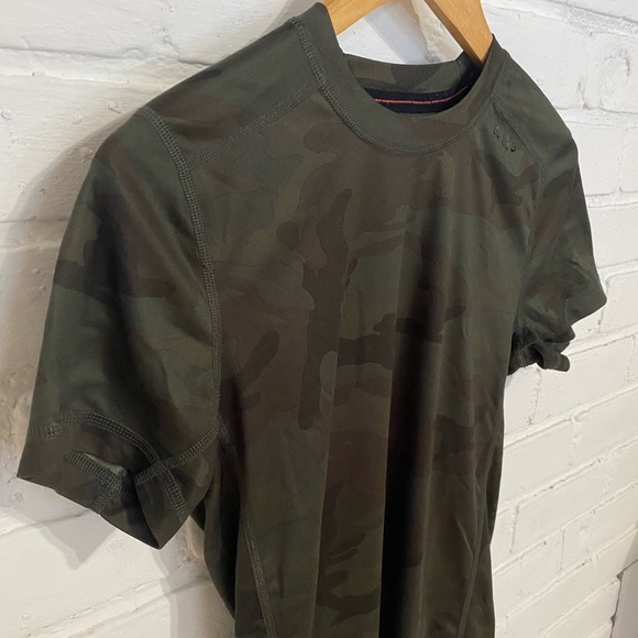 Abercrombie & Fitch Camo Workout Gym T-shirt - Picture 3 of 7